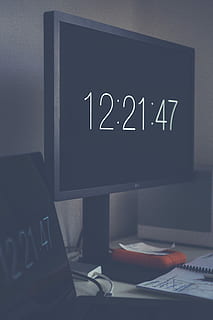 00:21:47, viser, overvåge, vendt, lg, flad, skærm tv, computer, skærm, ur, tid, numre, meddelelse, tekst, teknologi, vestlige script, indendørs, bord, computerudstyr, skrivebord, tavle, ingen mennesker, håndskrift, bestyrelse, møbel, forretning, tæt på, computer tastatur, computerskærm, forbindelse, tastatur, besked, 5K, CC0, offentligt domæne, royaltyfrie