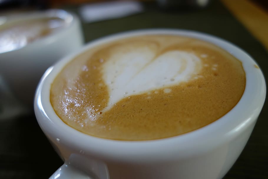 bar, suite, caffè, modulo, cuore, Data, oekaki, prima colazione, cappuccino, tazza, bere, caffè - bevanda, caffè espresso, caffeina, calore - temperatura, latte macchiato, Marrone, cibo, avvicinamento, bevanda spumosa, tavolo, freschezza, moca, tazza di caffè, cibo e bevande, rinfresco, boccale, natura morta, in casa, nessuno, bevanda calda, concentrarsi sulle conoscenze acquisite, schiuma art, vasellame, bevanda analcolica, schiuma, 5K