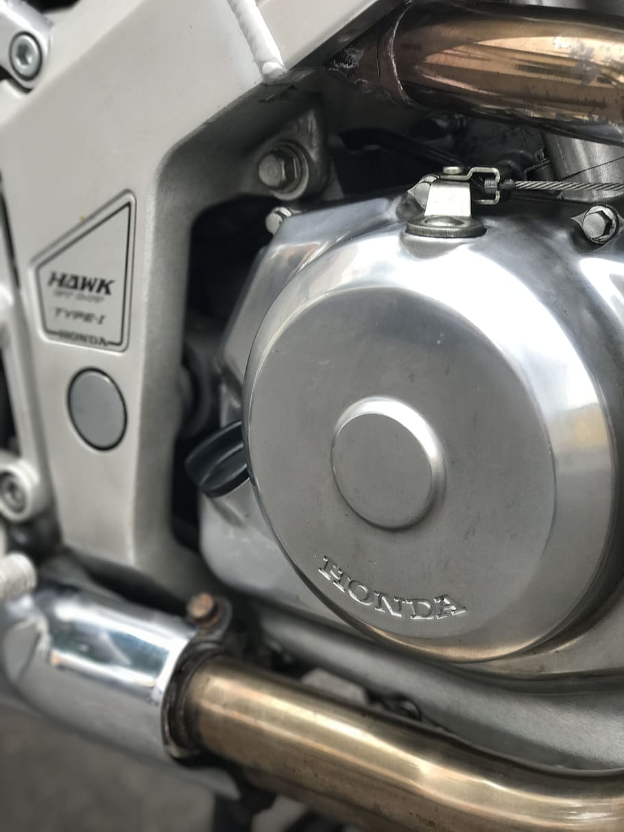 Motor-, Motorrad, Technologie, Chrom, glänzend, Metall, Silber-, Auto, Zylinder, metallisch, Zweiradfahrzeug, Maschine, Glanz, honda, Falke, Nahansicht, Transportmittel, Kraftfahrzeug, Landfahrzeug, Transport, keine Leute, Fahrzeugteil, Motor, drinnen, Nummer, Text, Maschinen, Tag, stationär, Fahrzeuginnenraum, Autoinnenraum, Retro-Stil, Luxus, 4K