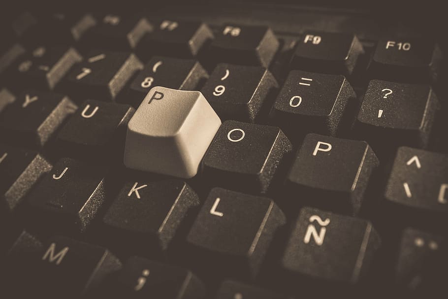 teclat d’ordinador negre, teclat, claus, informàtica, clau, tecnologia, ordinador, pop, poma, Internet, ordinador obert, hacker, codi obert, teclat d’ordinador, connexió, clau d’ordinador, cap gent, primer pla, comunicació, marc complet, equips informàtics, part de l’ordinador, text, carta, alfabet, fons, a l'interior, enfocament selectiu, tecnologia sense fils, lletra majúscula, polsador, 5K