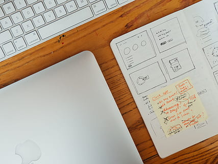 en bois, clavier, portable, carnet de croquis, ordinateur, Mac, esquisser, bois, affaires, objets, Bureau, La technologie, espace de travail, faire le travail, travail + tech, clavier d'ordinateur, l'Internet, table, personne, bois - matériau, pc, la communication, à l'intérieur, démodé, vue grand angle, papier, nombre, nature morte, meubles, art et Artisanat, texte, fermer, Technologie sans fil, 4K, CC0, domaine public, libre de droits