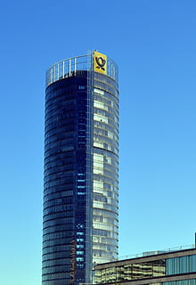 grattacielo, Posttower, torre delle telecomunicazioni, comunicazione, costruzione, Bonn, bicchiere, internazionale, globalizzazione, networking, www, simbolo, architettura, esterno dell'edificio, struttura costruita, cielo, cielo sereno, edificio per uffici esterno, città, Inquadratura dal basso, blu, copia spazio, moderno, natura, ufficio, nessuno, Torre, alto - alto, giorno, all'aperto, distretto finanziario, 2K, CC0, dominio pubblico, privo di copyright