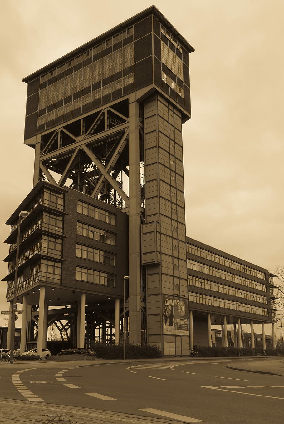 Headframe, monument, indústria, vell, edifici, fàbrica, metall, inoxidable, escales, ferro, monumental, suportar, transportista, turisme, rovellat, Estructura de ferro, passatge, construcció de ferro, construcció, arquitectura, arquitectura de barres de teulada, natura morta, monument industrial, zona de la ruhr, dortmund, indústria pesada, patrimoni de la Humanitat, zollverein, factura, la meva, carbó dur, museu, museu de la ruhr, zeche zollverein, industrial, menjar, North Reno Westphalia, carboni, exterior de l'edifici, estructura construïda, ciutat, a l'aire lliure, negocis, cel, carretera, naturalesa, transport, vista d’angle baix, cap gent, carrer, signe, núvol - cel, dia, modern, símbol, marcatge de carreteres, buit, 4K