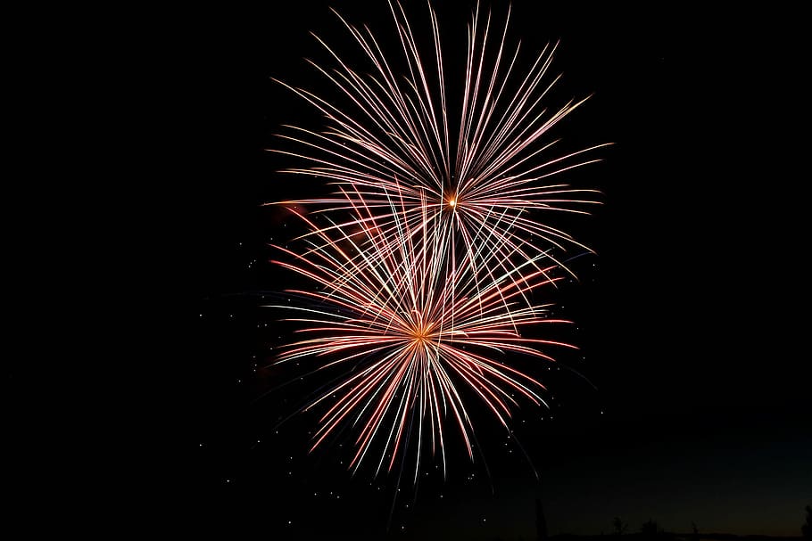 tidsforløb fotografering, fyrværkeri, flerfarvet fyrværkeri, lys, gnister, farve, fuegos artificiale, fest, nat, begivenhed, eksploderer, belyst, bevægelse, kunstkultur og underholdning, lav vinkel visning, himmel, lang eksponering, glødende, fyrværkeri - menneskeskabt objekt, ingen mennesker, sløret bevægelse, natur, multi farvet, sort baggrund, underholdning begivenhed, 1080P