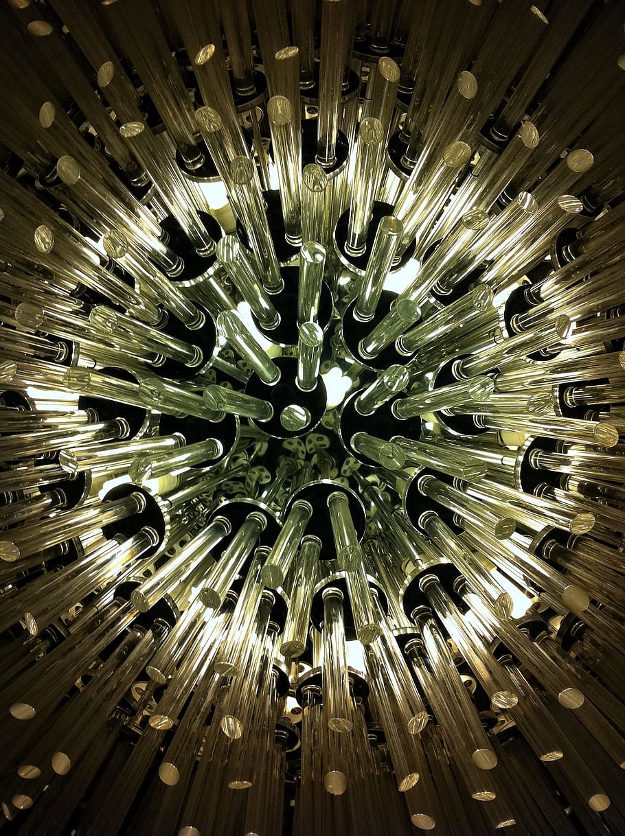 vidre, arts, llum, textura, disseny, decoració, retro, elegant, raigs, modern, futurista, futur, deco, ornament, fons, patró, marc complet, cap gent, a l'interior, resum, equips d’il·luminació, gran grup d'objectes, metall, il·luminat, primer pla, sostre, abundància, natura morta, tecnologia, art i artesania, electricitat, llum - fenomen natural, brillant, directament a sota, ornamentat, llum elèctrica, 2K