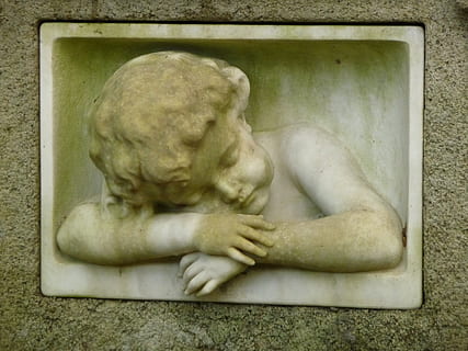 querubim, dormir, descansar, segurança, mármore, conceitos e ideias, pessoas, velho, história, escultura, estátua, ninguém, dia, fechar-se, arte e Artesanato, representação humana, representação, o passado, dentro de casa, construir, museu, comprimento total, quadro, Armação, natureza, emoção, anjo, 2K, CC0, domínio público, royalty free