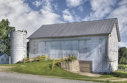 lade, rustik, staldene, ohio, digital kunst, landdistrikterne, naturskøn, Land, landskabet, landskab, skur, skure, gård, gårde, landbrug, landbrugs, stuehus, Champaign, region, americana, Foto, fotografi, struktur, strukturer, sturgell, william sturgell, bill sturgell, historisk, hjem indretning, bygninger, skyer, himmel, træ, træer, overskyet, ukrudt, champaign county, Urbana, arkitektur, bygget struktur, bygning udvendig, sky - himmel, dag, natur, bygning, plante, ingen mennesker, græs, udendørs, brændstof og elproduktion, Mark, hus, by, vedvarende energi, jord, alternativ energi, garage, 5K, CC0, offentligt domæne, royaltyfrie