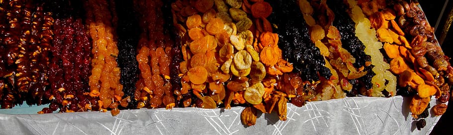 assortit, exhibició d'aliments, blanc, superfície, fruita, sec, cadena, berenar, mercat, parada, armenia, albercoc, nou, noguera, postres, menjar, dolç, saludable, mixt, barrejar, groc, les prunes, figues, prunes, mel, primer pla, cap gent, dia, a l'aire lliure, degoteig, penjant, a l'interior, menjar i beguda, cremant, color taronja, foc, frescor, negocis, naturalesa, marc complet, calor - temperatura, foc - fenomen natural, multicolor, gran grup d'objectes, 5K