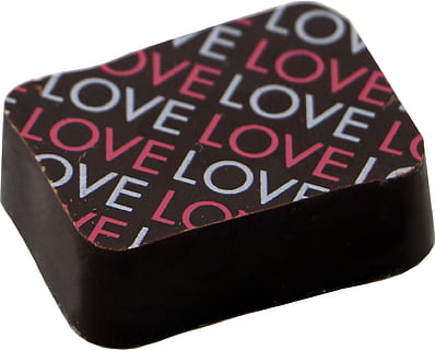 amore, artigiano, cioccolatini, tartufi, pralina, cacao, Marrone, cibo, caramella, dolce, delizioso, buongustaio, buio, assortimento, confetteria, gustoso, confezione, San Valentino, bonbon, decorativo, mangiare, varietà, regalo, chocolatier, belga, dipendenza, pasticceria, lusso, latte, bianca, diletto, gusto, vacanza, tradizionale, comunicazione, testo, ritagliare, sfondo bianco, girato in studio, sceneggiatura occidentale, colore nero, avvicinamento, in casa, nessuno, lettera maiuscola, rosso, cartello, singolo oggetto, lettura, emozione positiva, etichetta, Messaggio, 1080P, CC0, dominio pubblico, privo di copyright