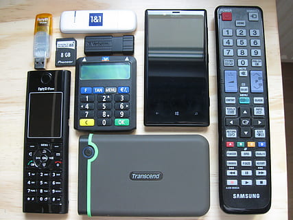 multimedia, dect, umts, technologia, kontrola, żadnych ludzi, zbliżenie, połączenie, technologia bezprzewodowa, wewnątrz, porozumiewanie się, numer, przenośne urządzenie informacyjne, wysoki kąt widzenia, martwa natura, inteligentny telefon, maszyneria, telefon komórkowy, naciśnij przycisk, precyzja, sprzęt, panel sterowania, urządzenia do nagrywania dźwięku, klawiatura, 2K, CC0, domena publiczna, darmowe zdjęcia