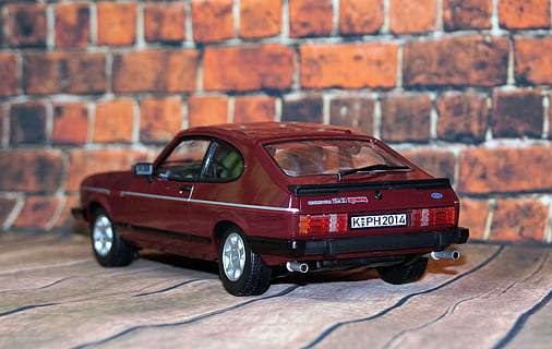 modello di auto, guado, capri, modello, auto, vecchi tempi, giocattoli, auto sportiva, vecchio, rosso, motorsport, veicolo, classico, muro di mattoni, all'aperto, città, nessuno, giorno, mattone, parete, modo di trasporto, mezzi di trasporto, veicolo a motore, architettura, caratteristica della parete, veicolo terrestre, messa a fuoco selettiva, giocattolo, viaggio, esterno dell'edificio, 4K, CC0, dominio pubblico, privo di copyright
