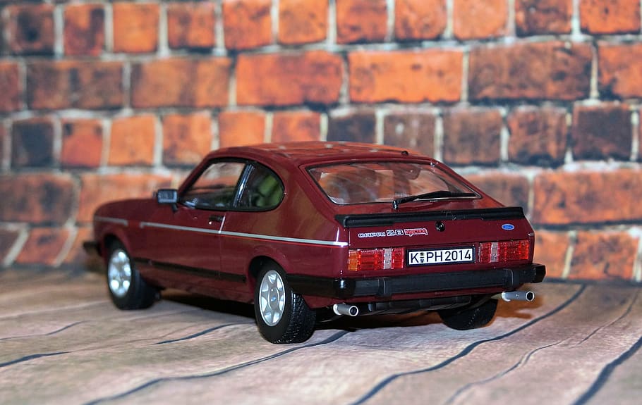modello di auto, guado, capri, modello, auto, vecchi tempi, giocattoli, auto sportiva, vecchio, rosso, motorsport, veicolo, classico, muro di mattoni, all'aperto, città, nessuno, giorno, mattone, parete, modo di trasporto, mezzi di trasporto, veicolo a motore, architettura, caratteristica della parete, veicolo terrestre, messa a fuoco selettiva, giocattolo, viaggio, esterno dell'edificio, 4K