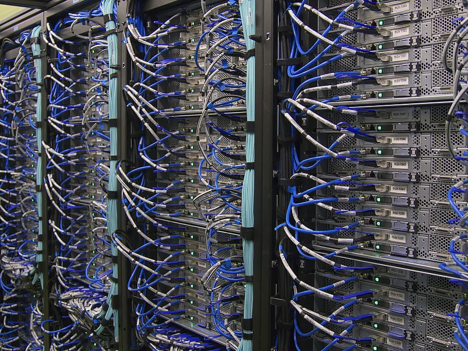 Bergbaugerät viel, Computer, Server, Hauptrechner, Kabel, Netzwerk, Netzwerkkabel, Computerwissenschaften, Digital, Taschenrechner, Daten, Datenaustausch, Digitalisierung, Digitalität, Netzwerkserver, Verbindung, Netzwerkanschlussstecker, Computerkabel, Technologie, Komplexität, Internet, Computernetzwerk, Kommunikation, keine Leute, Geschäft, große gruppe von gegenständen, Ausrüstung, kabellose Technologie, Vollbild, drinnen, Elektrizität, Computerlabor, Netzteil, globale Kommunikation, elektrische Ausrüstung, elektrische Komponente, 5K