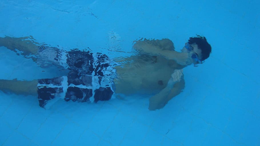 immersione, piscina, nuoto, tuffo, blu, sport, vacanza, nuotare, tempo libero, subacqueo, attivo, ricreazione, attività, acqua, bagnato, spruzzo, acquatico, costume da bagno, riflessione, natura, lungomare, nessuno, mare, una persona, adulto, all'aperto, avventura, lunghezza intera, sport acquatico, rilassamento, attività di svago, sottomarino, temperatura fredda, immersione subacquea, marino, 1080P