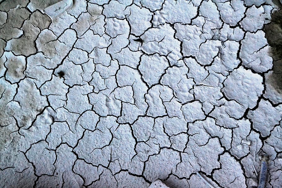 superfície del terra seca, patró de pintura trencat, blanc, crispetes, pintura, trencat, textura, vell, aspre, superfície, disseny, resistent, esquerdat, sequera, clima àrid, sec, terra, medi ambient, estèril, naturalesa, patró, fons, clima, marc complet, escenics - natura, cap gent, brutícia, camp, patró natural, qüestions ambientals, a l'aire lliure, fang, 4K