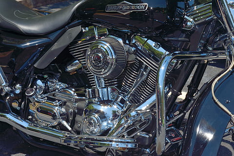 Motorradmotor, Motorrad, Motor, Hubschrauber, Motor-, Fahrrad, Fahrzeug, Transport, Maschine, Geschwindigkeit, schwarz, Reiten, Chrom, Leistung, Technologie, Design, Mechaniker, mechanisch, Metall, Transportmittel, Landfahrzeug, Kraftfahrzeug, Auto, stationär, Nahansicht, keine Leute, Tag, Fahrzeugteil, High Angle View, glänzend, drinnen, Maschinen, silberfarben, sauber, 5K, CC0, gemeinfrei, lizenzfrei