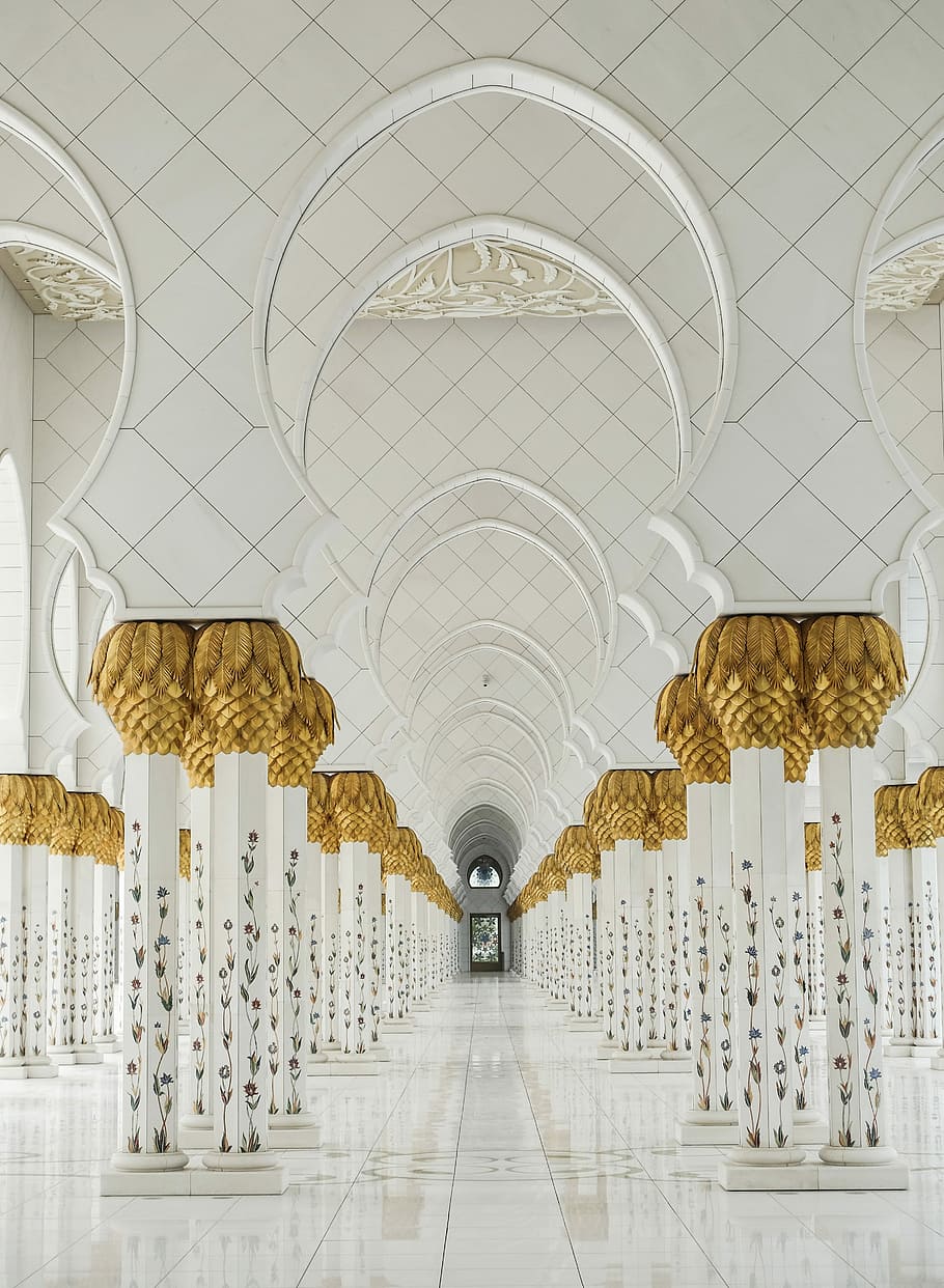 blanc, or, pintat, temple, groc, edifici, interior, mesquita, arc, arquitectura, detall arquitectònic, parades, pilar, pilars, Abu Dhabi, palau, luxe, grand, Sheikh, disseny d'interiors, descodificar, decoració, modern, Orient Mitjà, a l'interior, estructura construïda, sostre, en fila, patró, arcade, religió, història, el passat, cap gent, creença, espiritualitat, columna arquitectònica, lloc de culte, passadís, el camí a seguir, direcció, sòls, ornamentat, arquitectura i art, sòl de rajoles, columnata, 4K