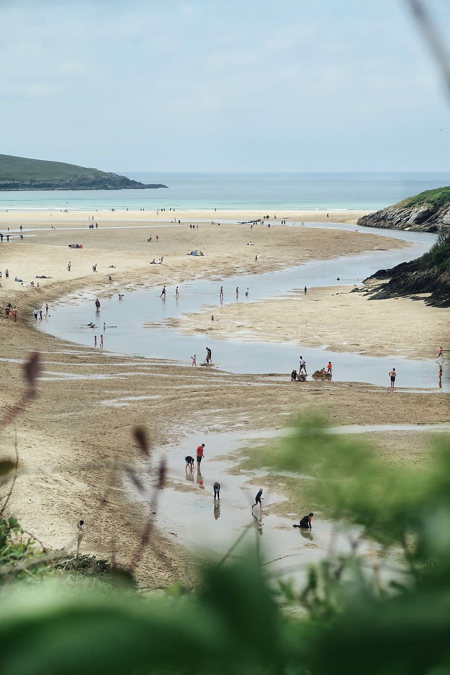 gent, vora del mar, durant el dia, platja, artificial, riu, marea baixa, Cornwall, platja de Cornualla, multitud, costa britànica, Anglaterra, turista, persona, newquay, festa, costa de Cornualles, estuari, mar, aigua, terra, grup de persones, activitat d'oci, cel, sorra, horitzó sobre l’aigua, horitzó, dia, naturalesa, persones reals, escenics - natura, vacances, bellesa a la natura, viatge, estils de vida, a l'aire lliure, 5K