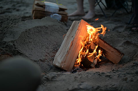 nighttime beach fire, bonfire on sand, bonfire, beach fire, log, campfire, beach, burning, fire, heat - temperature, fire - natural phenomenon, flame, wood - material, nature, wood, selective focus, outdoors, firewood, glowing, land, sand, no people, camping, 1080P, CC0, public domain, royalty free