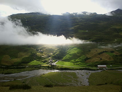 luce posteriore, montagne, alpino, bergdorf, alp, nuvole, rabiosa, Grigioni, valle di safien, Thalkirch, Svizzera Grigioni, scenics - natura, bellezza nella natura, acqua, scena tranquilla, la tranquillità, ambiente, montagna, paesaggio, natura, giorno, nessuno, pianta, colore verde, terra, cielo, scena non urbana, albero, all'aperto, idilliaco, acqua corrente, fluente, 2K, CC0, dominio pubblico, privo di copyright