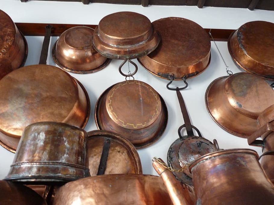 rame, padelle, caldaia, nostalgia, cucina, grande gruppo di oggetti, metallo, scelta, nessuno, natura morta, vista dall'alto, variazione, in casa, in vendita, abbondanza, Al dettaglio, antico, fotogramma intero, avvicinamento, mercato, preparativi, Marrone, vecchio, sfondi, bancarella, 2K