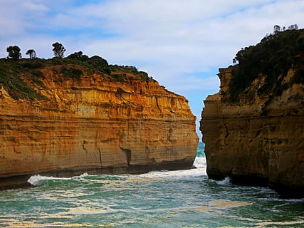 scogliere, ruvido, selvaggio, costa, onde, frangiflutti, mare, acqua, oceano, pietra, drammatico, verticale, ripido, riva, roccia, roccia - oggetto, scenics - natura, solido, bellezza nella natura, formazione rocciosa, cielo, natura, scogliera, idilliaco, la tranquillità, scena tranquilla, nessuno, scena non urbana, giorno, movimento, nuvola - cielo, all'aperto, eroso, acqua corrente, fluente, formazione, 1080P, CC0, dominio pubblico, privo di copyright