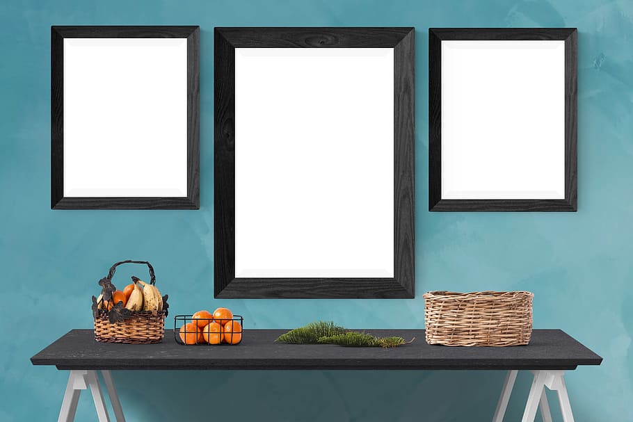 Due, Marrone, cestini di vimini, manifesto, parete, modello, interno, telaio, finto, galleria, tela, realistico, tavolo, nessuno, cornice, copia spazio, in casa, posto a sedere, vuoto, legno - materiale, caratteristica della parete, arte e artigianato, blu, tecnologia, natura morta, design, sedia, natura, Colore bianco, creatività, 5K