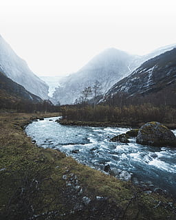 wandern nach jostedalsbreen, Frühlingsfluß, Berg, Fluss, Wald, Baum, Wasserfall, Gletscher, Stimmung, Grün, Nebel, Dunst, Stein, Natur, Wanderung, Landschaft, jostedalsbreen, Wasser, Schönheit in der Natur, Szenen - Natur, Ruhe, Himmel, keine Leute, Tag, ruhige Szene, Nicht-städtische Szene, Pflanze, Gebirge, fließendes Wasser, Umgebung, draußen, fließend, 5K, CC0, gemeinfrei, lizenzfrei