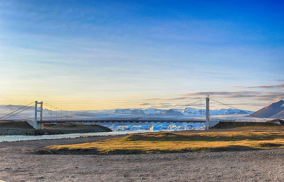 Brücke, klarer Himmel, Wolke, See, Landschaft, Berg, Berge, Natur, Ozean, draußen, Fluss, Felsen, felsig, Meer, seelandschaft, Strand, Himmel, schneebedeckt, Reise, Wasser, Winter, Brücke - künstliche Struktur, Verbindung, Transport, Reiseziele, die Architektur, gebaute Struktur, Hängebrücke, Straße, Szenen - Natur, Blau, keine Leute, Tourismus, Bucht, 4K