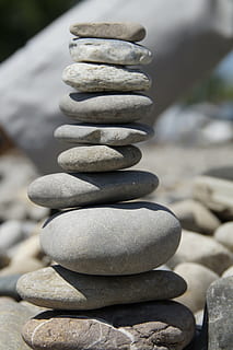 pedres, torre de pedra, pila, apilats, Cairn, torre, equilibri, capes, gris, estabilitat, torreta, apilats junts, meditació, còdols, zen, relaxació, descans, pedra - objecte, naturalesa, rock - object, com zen, escena tranquil·la, harmonia, arranjament, Munt, a l'aire lliure, pila de roca, sòlid, rock, centrar-se en primer pla, pedra, dia, primer pla, cap gent, llum solar, natura morta, terra, tranquil·litat, 5K, CC0, domini públic, lliure de regalies