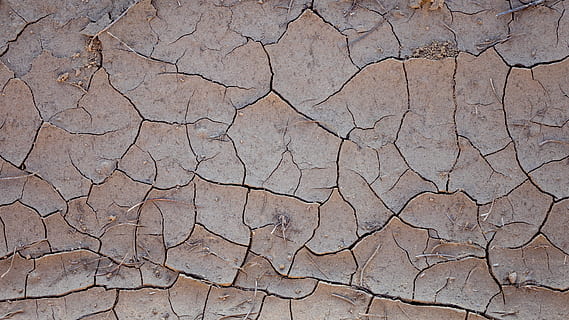 sol uscat cracat, uscat, sol, fundal, textură, fisuri, noroi, distressed, proiecta, strat, grungy, secetă, înfometat, crăpat, arid clima, texturată, teren, maro, climat, fundaluri, scenice - natura, cadru complet, mediu inconjurator, nici o persoana, model, zi, natură, modelul natural, teren extrem, probleme de mediu, sterp, în aer liber, 5K, CC0, domeniu public, fără drepturi de autor