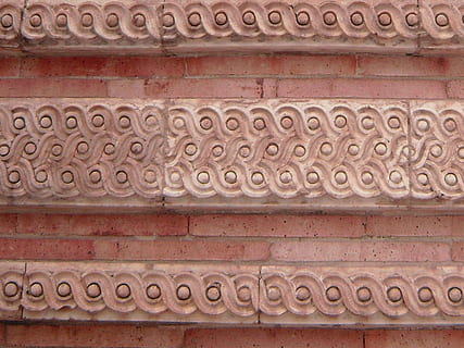 fondo, paredes, patrones, rosado, diseños, textura, difícil, superficie, hormigón, paredes de ladrillo, decorativo, decoraciones, decorado, edificio, arquitectura, antecedentes, nadie, fotograma completo, modelo, comunicación, texto, de cerca, antiguo, día, metal, estructura construida, el pasado, historia, repetición, al aire libre, vista de ángulo bajo, escritura occidental, diseño, exterior del edificio, florido, 720P, CC0, dominio público, libre de derechos