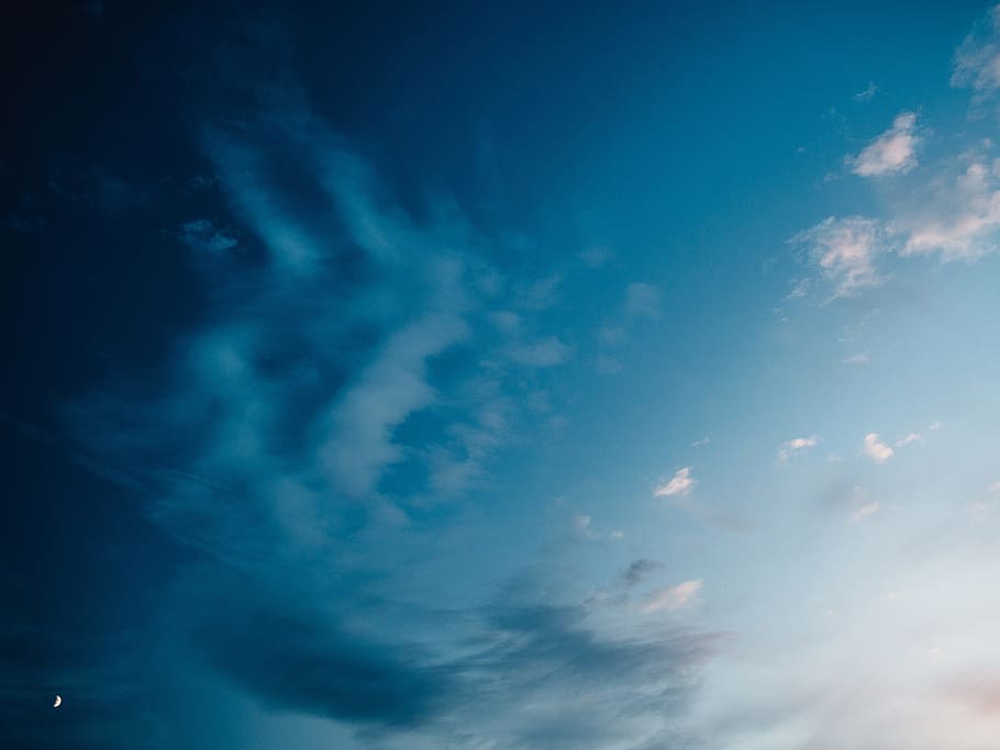 blau, cel, núvols, naturalesa, sol, estiu, núvol - cel, bellesa a la natura, vista d’angle baix, escenics - natura, cloudscape, tranquil·litat, cap gent, cel dramàtic, fons, cel malhumorat, escena tranquil·la, núvol, nit, a l'aire lliure, tempesta, resum, fosc, meteorologia, fons abstractes, 4K