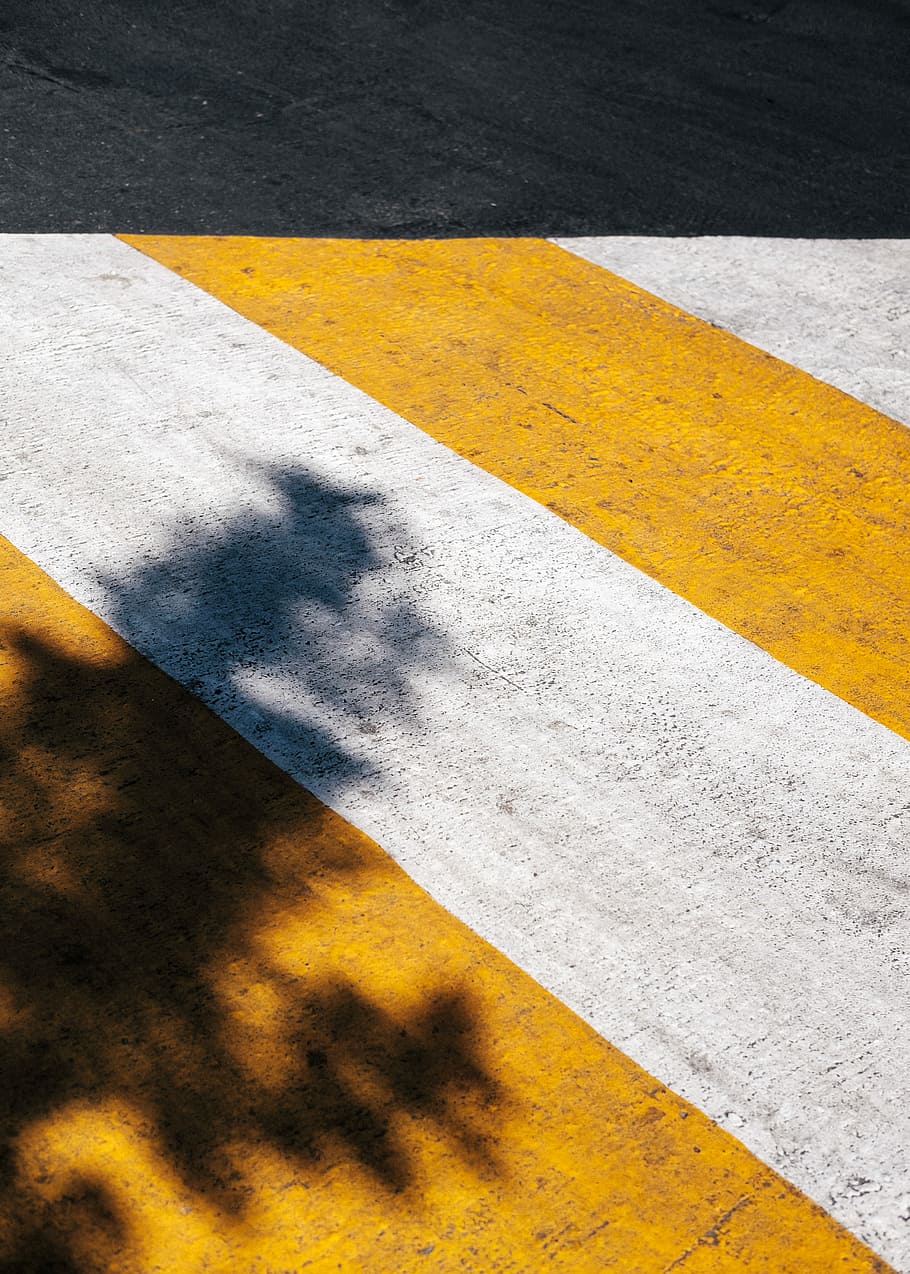 giallo, bianca, pedone, corsia, Senza titolo, asfalto, Linee, ombra, grigio, strada, Messico, verticale, banda, modello, astratto, urbano, cartello, segnaletica stradale, simbolo, mezzi di trasporto, vista dall'alto, marcatura, nessuno, giorno, città, Colore bianco, attraversamento pedonale, all'aperto, luce del sole, strisce pedonali, comunicazione, linea di divisione, 4K