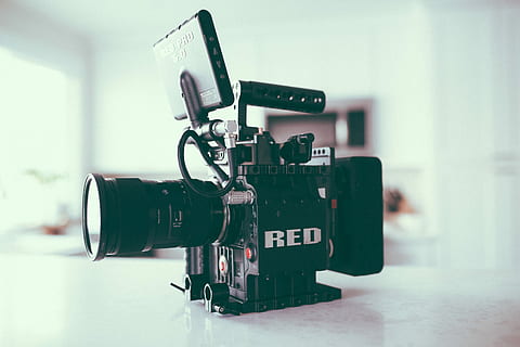 schwarz, rot, Videorecorder, Kamera, Ausrüstung, Konfiguration, rig, Limousine, Technologie, Fotografie-Themen, drinnen, Kommunikation, Fokus auf den Vordergrund, keine Leute, Nahansicht, Kamera - Fotoausrüstung, Kunst, Kultur und Unterhaltung, Filmindustrie, Industrie, Objektiv - optisches Instrument, Fotoausrüstung, Fernsehkamera, Linse - Auge, Heimvideokamera, Musik-, einzelnes Objekt, Dreharbeiten, Digitalkamera, Video, 5K, CC0, gemeinfrei, lizenzfrei