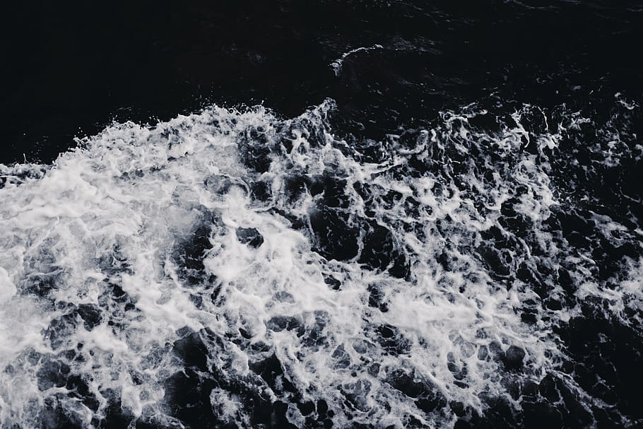 antenne, fotokroppe, vand, fugleperspektiv, legeme, dagtimerne, lukket, op, krop af vand, hav, bølge, natur, blå, baggrunde, sprøjt, surf, våd, ingen mennesker, fuld ramme, dag, tæt på, bevægelse, vandsport, surfing, sport, sløret bevægelse, skønhed i naturen, høj vinkel visning, udendørs, klippe, solid, breaking, rock-objekt, magt i naturen, sort baggrund, flydende vand, 5K