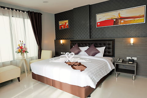 white, bedspread, brown, throw, pillows, bed, bedroom, single bed, domestic room, furniture, luxury, wealth, modern, home, indoors, lighting equipment, comfortable, home interior, illuminated, electric lamp, home showcase interior, pillow, cozy, hotel, hotel room, relaxation, no people, hotel suite, apartment, 4K, CC0, public domain, royalty free