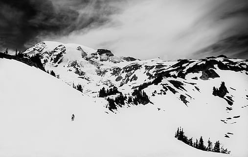 person, sne, dækket, Mark, stående, snow cap mountain, hvid, himmel, dagtimerne, bjerg, skyer, cloudscape, sort og hvid, kold temperatur, vinter, scenics - natur, skønhed i naturen, bjergkæde, miljø, sky - himmel, sport, snedækket bjerg, natur, landskab, fritidsaktivitet, vintersport, ikke-urbane scene, eventyr, ekstrem sport, udendørs, bjergtop, 4K, CC0, offentligt domæne, royaltyfrie
