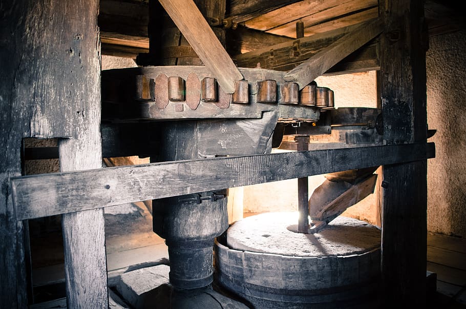 vinobraní, průmyslový, klika, stroj, mlýn, větrný mlýn, starý větrný mlýn, památník, v celém větrném mlýně, bakony horské větrný mlýn, gabonaőrlő, strom zařízení, dřevo - materiál, uvnitř, nikdo, starý, den, kontejner, architektura, dřevo, velká skupina objektů, průmysl, hlaveň, police, zásobník, log, stálý život, sklad, Příroda, 4K