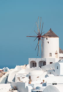Brun, hvid, vindmølle, panorama, santorini, bygning, by, lyse, blå, sollys, Europa, udsigt, cyclades, April, rejse, hav, Grækenland, oium, bygning udvendig, bygget struktur, arkitektur, skyfri himmel, natur, himmel, vindkraft, hvid farve, hvidkalkede, dag, alternativ energi, kopiere plads, vedvarende energi, brændstof og elproduktion, ingen mennesker, turbine, udendørs, 5K, CC0, offentligt domæne, royaltyfrie
