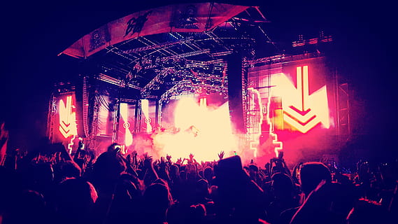 Festival de barcelona beach 2016, concert, llums, etapa, rendiment, fum, música, grup de persones, cultura i entreteniment artístic, multitud, diversió, esdeveniment, nit, gran grup de persones, il·luminat, Festival, vida nocturna, festival de música, persones reals, escenari - espai de rendiment, equips d’il·luminació, públic, concert de música popular, emoció positiva, llum de l'escenari, llum, emoció, braços aixecats, braç humà, espectador, 4K, CC0, domini públic, lliure de regalies