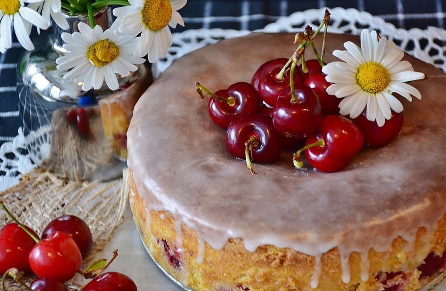 runden, gebacken, Kuchen, Kirschen, oben drauf, Kirschkuchen, backen, Küche, Mehl, Zucker, Butter, Ei, frisch, Obst, hausgemacht, köstlich, lecker, Dessert, Lebensmittel, Süss, Früchte, Ornament, Dekoration, profitieren von, Süßes Essen, Gourmet, Frische, Beerenfrucht, Gebäck, Teller, süßer Kuchen, Essen und Trinken, Kirsche, gesundes Essen, Blume, blühende Pflanze, Stillleben, Pflanze, Nahansicht, drinnen, Tabelle, keine Leute, rot, Versuchung, Rote Johannisbeere, 5K