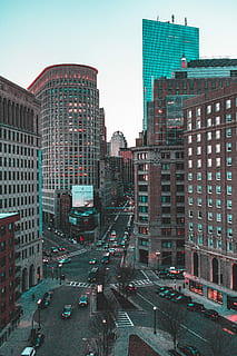edificio della città, giorno, aereo, vista, intersezione stradale, edifici, costruzione, grattacielo, intersezione, architettura, metropolitano, traffico, città, auto, luce, urbano, finestra, persona, blu, rosso, esterno dell'edificio, struttura costruita, mezzi di trasporto, modo di trasporto, veicolo a motore, strada, veicolo terrestre, cielo, natura, via della città, edificio per uffici esterno, vista dall'alto, persone accessorie, vita di città, all'aperto, moderno, paesaggio urbano, 5K, CC0, dominio pubblico, privo di copyright