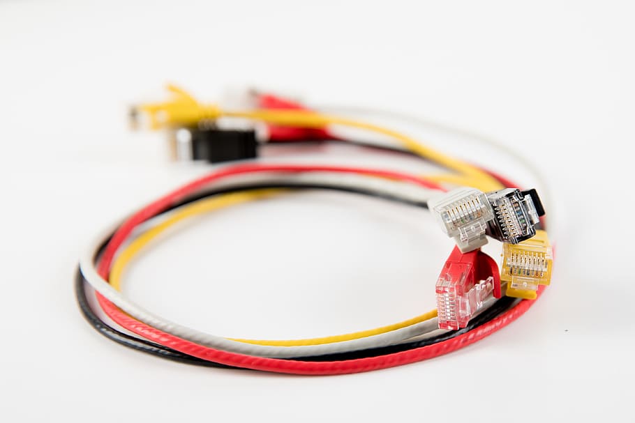 Kabel, Patch, Patch-Kabel, rj-45, Netzwerkanschluss, LAN-Kabel, Datenverarbeitung, Netzwerkkabel, Twisted Pair, Linie, weißer Hintergrund, Technologie, Computerkabel, Studioaufnahme, ausgeschnitten, Verbindung, Gelb, Netzwerkanschlussstecker, Sport, keine Leute, Internet, drinnen, Ausrüstung, Kommunikation, Computernetzwerk, goldfarben, Computer, rot, Elektronik-Industrie, Telefonleitung, persönliches Accessoire, 4K