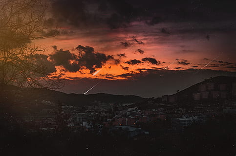 paesaggio, cielo, tramonto, mondo, persone, Cinematica, panoramico, montagne, nuvola - cielo, architettura, esterno dell'edificio, struttura costruita, natura, città, bellezza nella natura, montagna, silhouette, nessuno, costruzione, scenics - natura, colore arancione, quartiere residenziale, ambiente, paesaggio urbano, all'aperto, inquinamento, 4K, CC0, dominio pubblico, privo di copyright