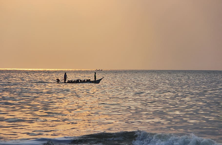 aigua, mar, posta de sol, alba, oceà, sol, pescador, naturalesa, compostura, onada, vaixell, cel, silueta, vespre, horitzó, relaxació, a l'aire lliure, platja, estiu, horitzó sobre l’aigua, bellesa a la natura, escenics - natura, tranquil·litat, escena tranquil·la, vaixell nàutic, viatjar, idíl·lic, destinacions de viatge, transport, còpia espai, 4K