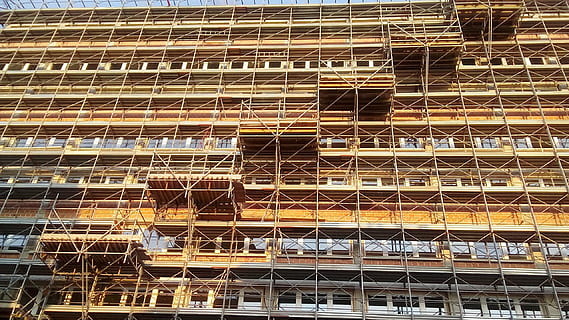 bastides, edifici, maçoneria, reestructuració, renovació, palazzo, edificis, construcció, reestructurar, palaus, arquitectura, estructura construïda, exterior de l'edifici, modern, a l'interior, indústria, cap gent, dia, vista d’angle baix, marc complet, lloc de construcció, fons, industria de la construcció, metall, patró, a l'aire lliure, desenvolupament, finestra, gran grup d'objectes, repetició, apartament, 2K, CC0, domini públic, lliure de regalies