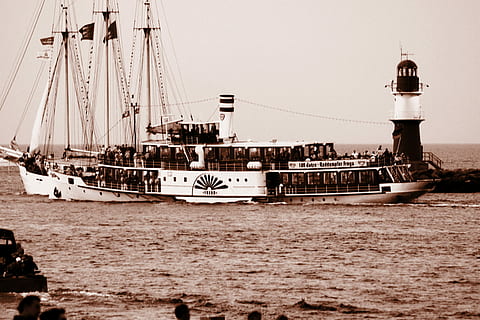 enviar, aguas, barco náutico, transporte, modo de transporte, mar, agua, navegación, velero, cielo, viaje, naturaleza, día, arquitectura, grupo de personas, buque de pasajeros, faro, estructura construida, al aire libre, embarcaciones de pasajeros, 4K, CC0, dominio público, libre de derechos