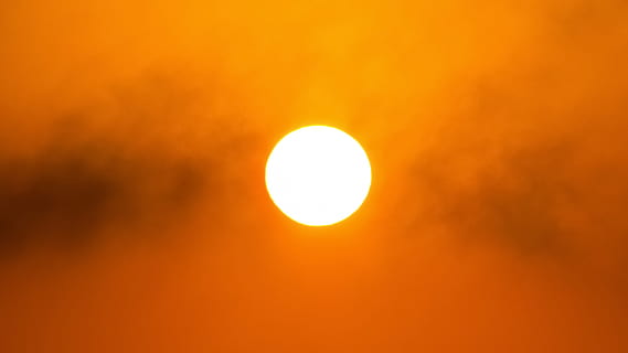 zon, zonsondergang, wolken, natuur, oranje, middag, achtergronden, geel, abstract, defocused, Oranje kleur, helder, glimmend, licht - natuurverschijnsel, zonlicht, cirkel, schoonheid in de natuur, hemel, geometrische vorm, scenics - natuur, geen mensen, vorm, wolk - lucht, dramatische hemel, rustige scène, kalmte, buitenshuis, majestueus, milieu, astronomie, Helder verlichte, 4K, CC0, publiek domein, royaltyvrij