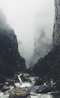 munţi, acoperit, Sisoe, timpul zilei, stâncos, râu, stânci, cețos, vreme, fotografie peisaj, zăpadă, Munte, canion, curent, stâncă, apă, natură, scenics, în aer liber, peisaj, obiect de rocă, pădure, copac, ceaţă, geologie, fumul - structura fizică, frumusețe în natură, scenice - natura, mediu inconjurator, scenă non-urbană, nici o persoana, zi, solid, teren, o scenă liniștită, liniște, cer, putere în natură, 1080P, CC0, domeniu public, fără drepturi de autor